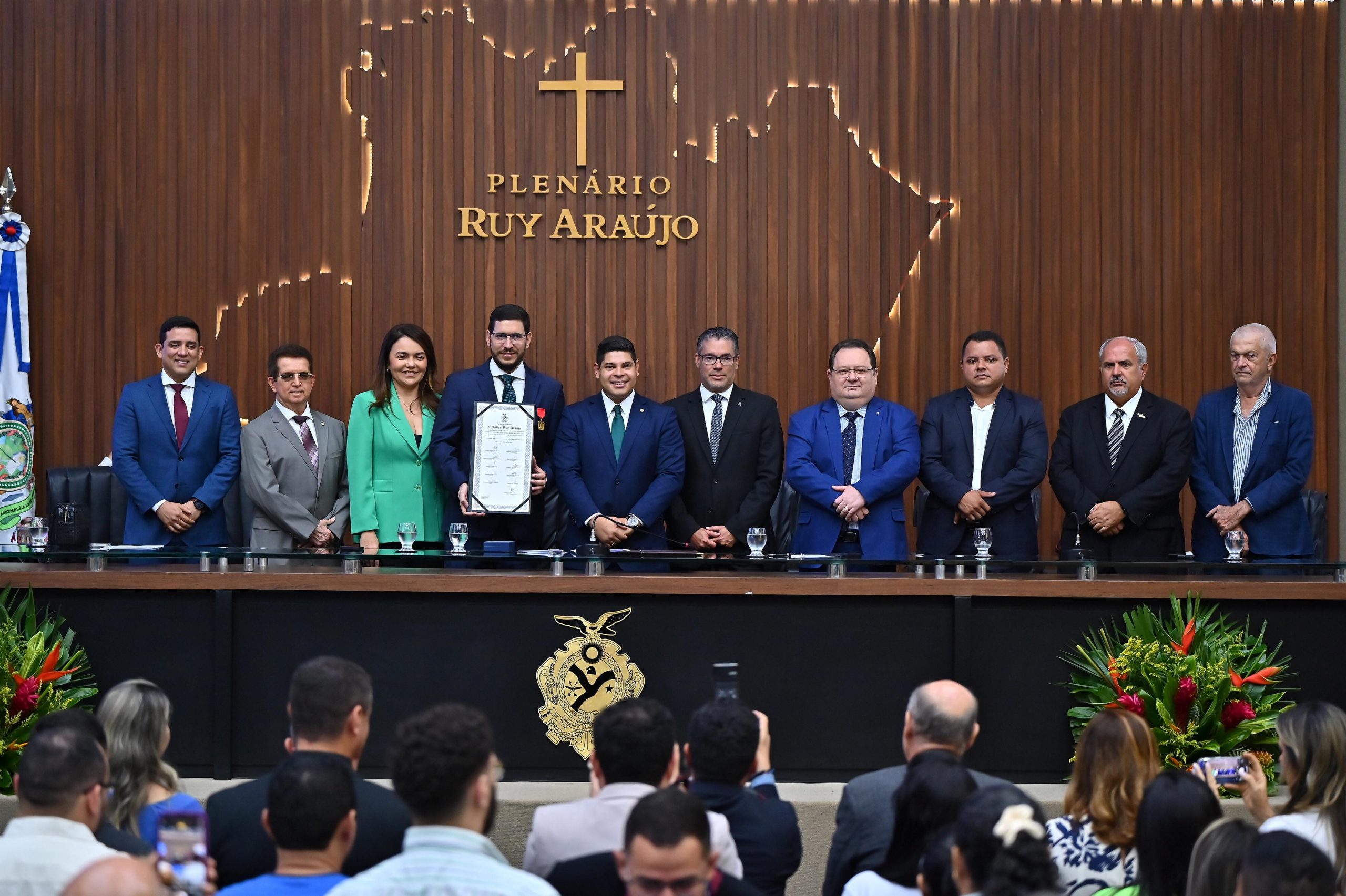 Aleam-concede-a-Medalha-Ruy-Araujo-ao-empresario-Mario-Abrahao-por-iniciativa-do-deputado-Mario-Cesar-Filho-Foto-Hudson-Fonseca-scaled